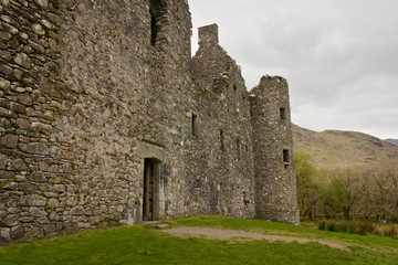 Fototapeta na wymiar Kilchurn Castle - side front view - I - Scotland