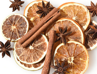 Weihnachtsgewuerze, Sternanis, Illicium verum, Zimt © Ruckszio