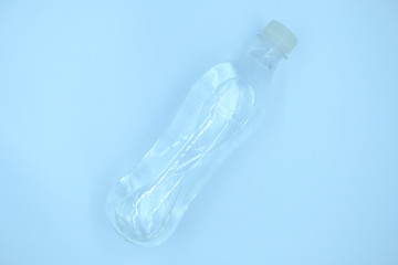 Obraz na płótnie Canvas bottle of water isolated on white background