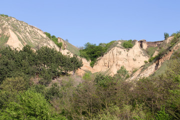 Clay-sand hill.