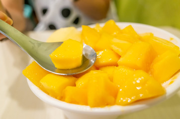 famous Taiwanese snacks of mango shaved ice