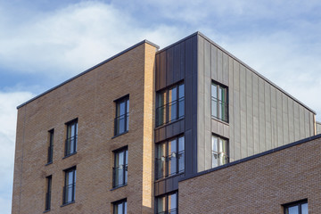 Glasgow street photography: modern building in the evening