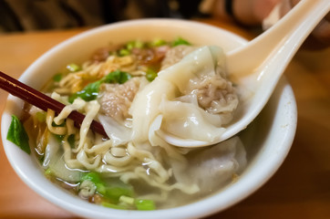 eat wonton noodles with soup