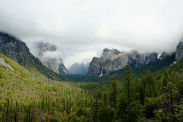 Obraz na płótnie Canvas yosemite national park waterfall cloudy