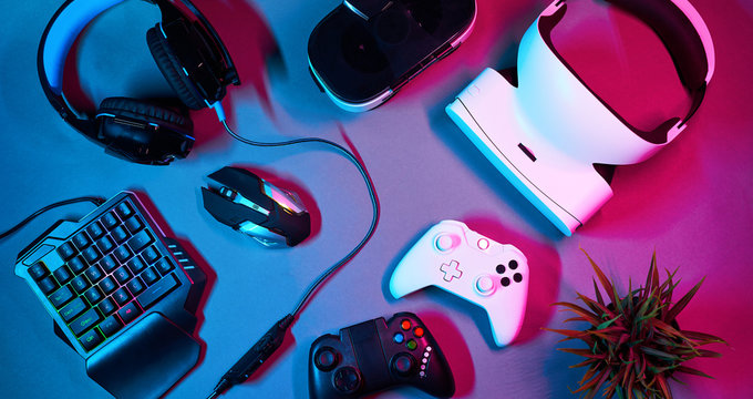 Keyboard, mouse, gamepad, virtual reality headset and headphones.