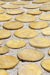 Kiefer Rundholz Holzpflastersteine