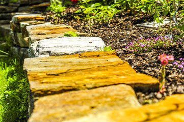 Naturgarten mit Trockensteinmauer