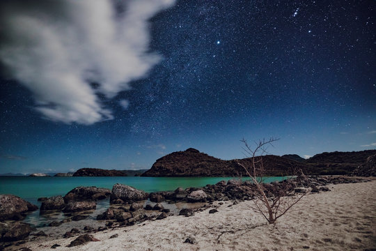Starry night sky over Playa Santispac