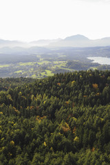 Fototapeta na wymiar Aussichtsturm Pyramidenkogel, Österreich, Kärnten, Wörthersee