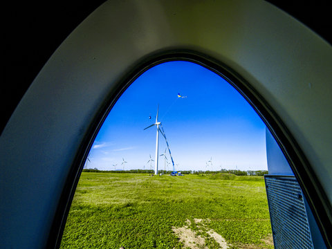 Windpark Parndorf, runde Tür, Ausgang aus dem Windturm, Österr