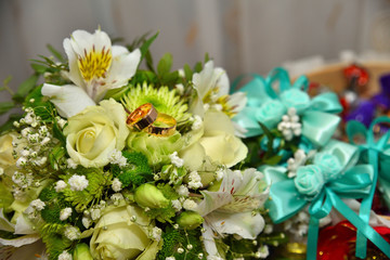 wedding rings and a beautiful bridal bouquet of flowers