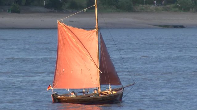 Parade der Museumsschiff 2014 auf der Elbe