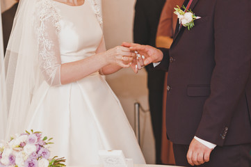 The bride wears a wedding ring to her husband 2258.