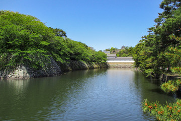 城跡に残る堀と石垣