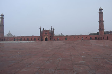 Fototapeta na wymiar beautiful badshahi mosque situated in lahore