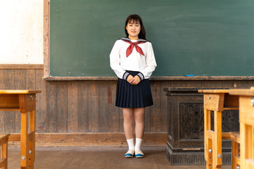 教壇の女子高生