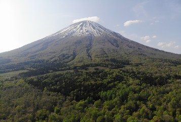 北海道: ニセコの羊蹄山 | 春の蝦夷富士をドローン空撮