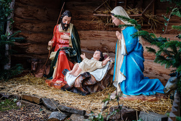 Fototapeta na wymiar Weihnachtskrippe mit Maria, Josef und dem Jesuskind