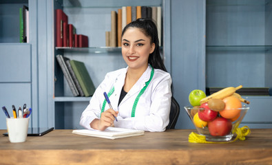 going to a dietician for weight control