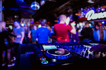 Fototapeta na wymiar nightclub parties DJ. sound equipment
