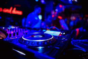 Fototapeta na wymiar nightclub parties DJ. sound equipment
