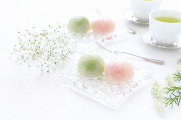 そら豆餡と桜餡のくずまんじゅう