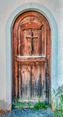 Porte de la chapelle Saint-Antoine à Névache, France