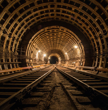 Fototapeta Techniczne zdjęcie tunelu metra
