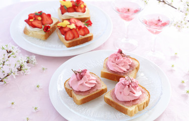 さくら餡と桜クリームのオープンサンド