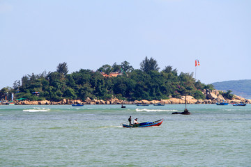 Fototapeta na wymiar Vietnam, Nha Trang-December 11, 2019-Homes on Islands in the sea. View from the coast of Nha Trang.