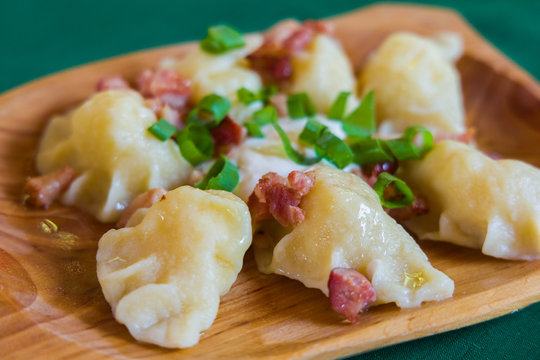 Pierogi ze słoniną.