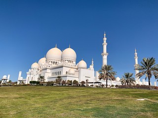 Fototapeta na wymiar Sheikh Zayed Grand Mosque in abu dhabi 