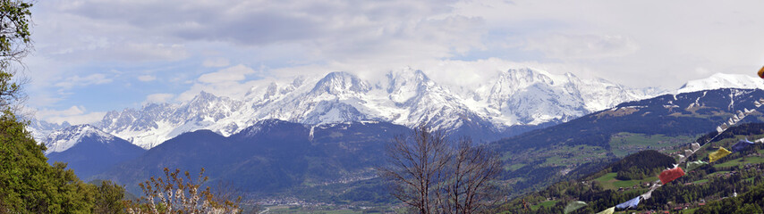 Fototapeta na wymiar Panoramique Mont Blanc