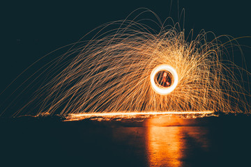 Funken in der Nacht