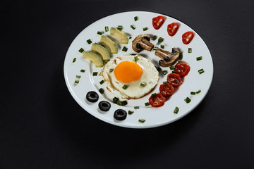 fried egg with tomatoes, fried egg with mushrooms, fried avocado egg