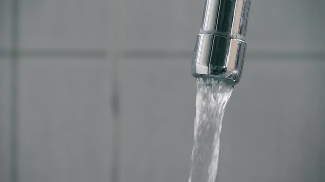grifo con agua