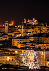 Panorama del centro della città di Ancona al tramonto, sotto le feste di Natale, con la ruota...