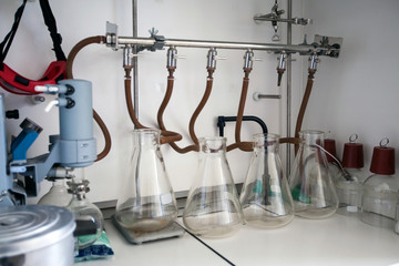 determination of oil quality in laboratory equipment