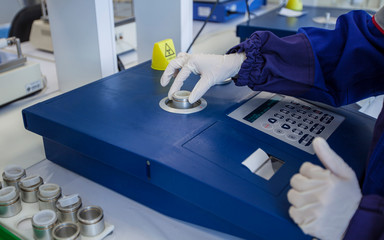 determination of oil quality in laboratory equipment