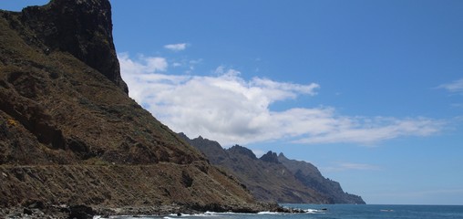 Fototapeta na wymiar route côtière au nord de tenerife dans les iles canaries