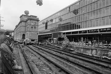 A historic building with 6200 tons was removed within 20 hours 80 meters away for the SBB-Railway tracks at Zürich-Oerlikon train station