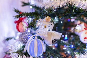 Palline albero di Natale con angioletto che canta con la stellina