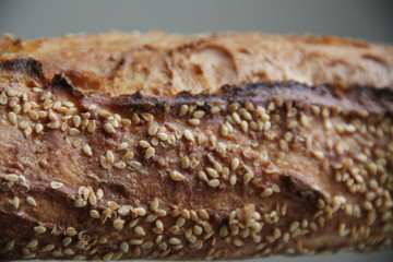 Baguette de pain au sésame