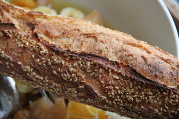 Baguette de pain au sésame