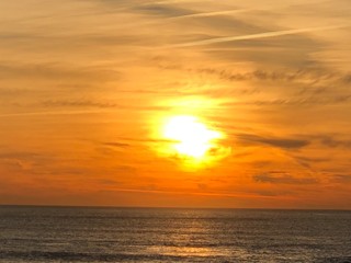 Fototapeta na wymiar Couché de soleil sur la plage de Costa da Caparica, Portugal 