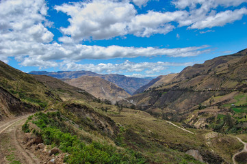 Fototapeta na wymiar Ruta Riobamba Nariz del Diablo, Alausi, Tixán, Achupallas