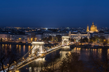 Fototapeta na wymiar Chain bridge (Szechenyi Bridge) , danube palace and st Stephen's basilica at dusk, Budapest, Hungary
