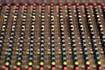 table de mixage en musique