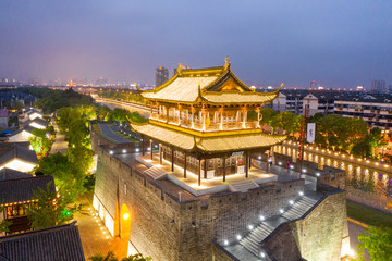 Fototapeta na wymiar Chinese Temple Gate in Suzhou
