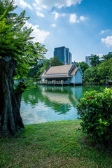 Obraz premium A beautiful view of Lumphini Park in Bangkok, Thailand.